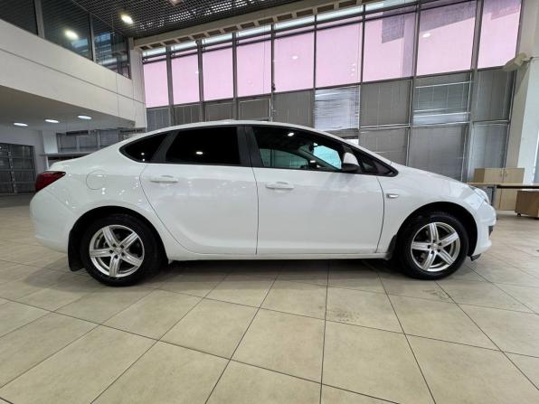 Opel Astra J Рестайлинг с пробегом 2013 года, цена 620 000 рублей, 246392 км, седан, Автокод Объявления