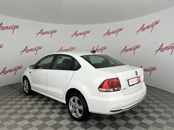 Volkswagen Polo V Рестайлинг с пробегом 2018 года, цена 939 000 рублей, 136618 км, седан, Автокод Объявления