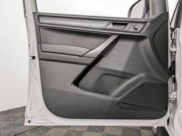 Volkswagen Caddy IV с пробегом 2019 года, цена 1 680 000 рублей, 94944 км, компактвэн, Автокод Объявления