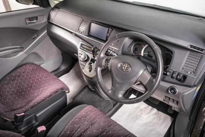 Toyota ISis I Рестайлинг с пробегом 2010 года, цена 1 209 000 рублей, 158200 км, компактвэн, Автокод Объявления
