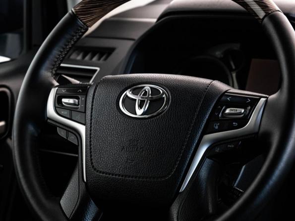 Toyota Land Cruiser Prado 150 Series Рестайлинг 2 с пробегом 2017 года, цена 4 499 000 рублей, 129508 км, внедорожник, Автокод Объявления