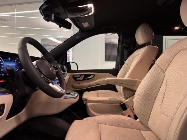 Mercedes-Benz V-Класс III (W447) Рестайлинг 2 с пробегом 2025 года, цена 18 000 000 рублей, 30 км, минивэн, Автокод Объявления