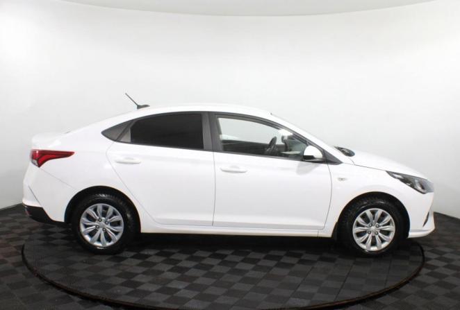 Hyundai Solaris II Рестайлинг с пробегом 2021 года, цена 1 600 000 рублей, 98409 км, седан, Автокод Объявления