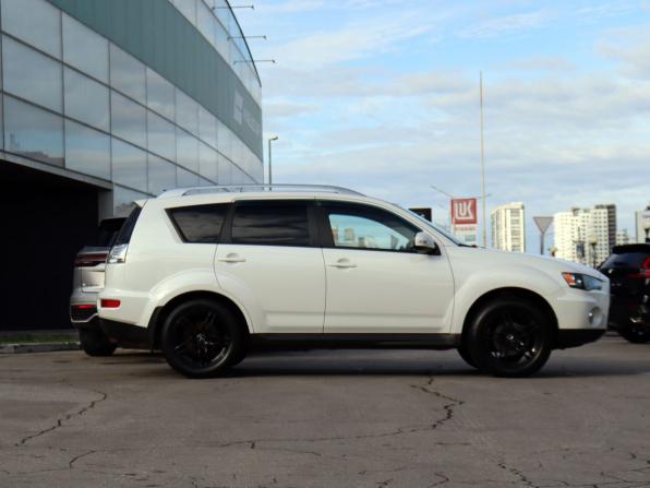 Mitsubishi Outlander II Рестайлинг с пробегом 2010 года, цена 900 000 рублей, 229302 км, внедорожник, Автокод Объявления