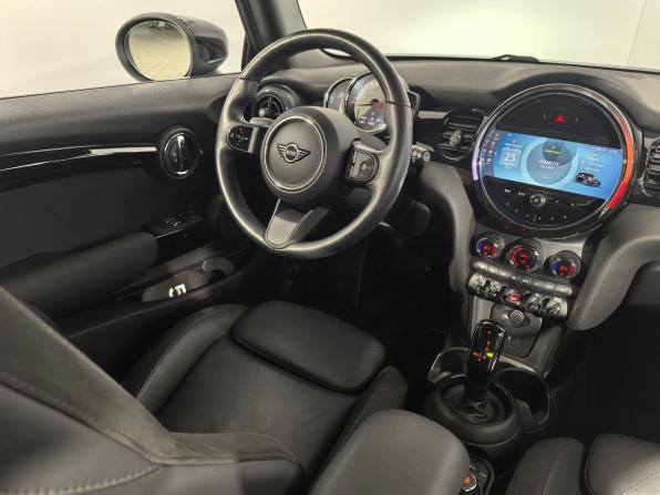 Mini Hatch III (F55/F56) Рестайлинг 2 с пробегом 2021 года, цена 3 199 700 рублей, 15841 км, хэтчбек, Автокод Объявления