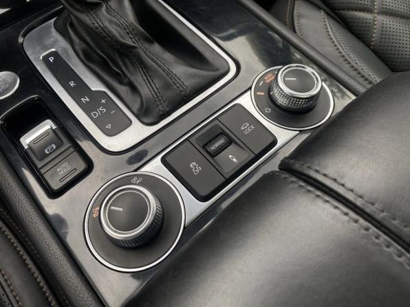 Volkswagen Touareg II Рестайлинг с пробегом 2017 года, цена 2 959 000 рублей, 231090 км, внедорожник, Автокод Объявления