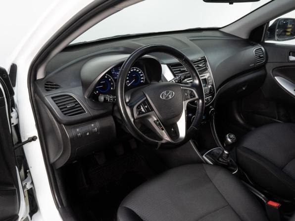 Hyundai Solaris I Рестайлинг с пробегом 2015 года, цена 940 000 рублей, 156799 км, хэтчбек, Автокод Объявления