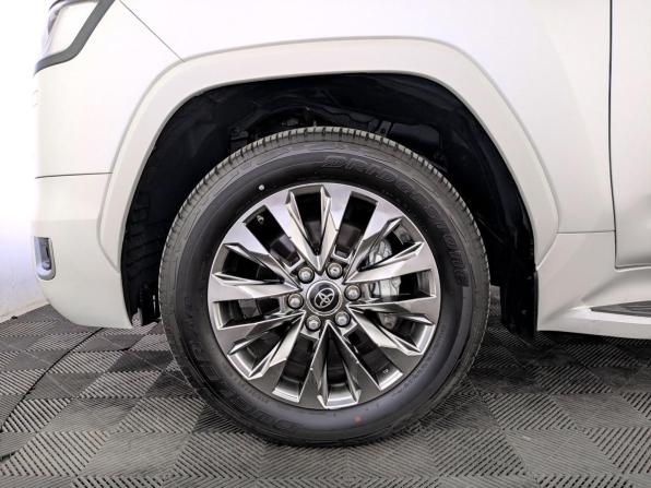 Toyota Land Cruiser 300 Series с пробегом 2022 года, цена 10 780 000 рублей, 18425 км, внедорожник, Автокод Объявления