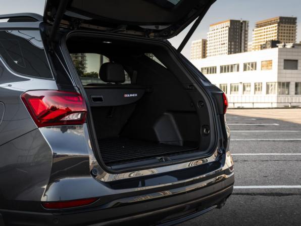 Chevrolet Equinox III Рестайлинг с пробегом 2022 года, цена 2 900 000 рублей, 31500 км, внедорожник, Автокод Объявления