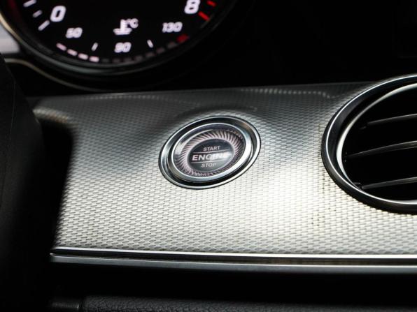 Mercedes-Benz E-Класс V (W213 S213 C238) с пробегом 2019 года, цена 3 020 046 рублей, 90825 км, седан, Автокод Объявления