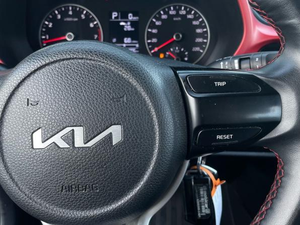Kia Rio IV Рестайлинг с пробегом 2021 года, цена 1 750 000 рублей, 94000 км, хэтчбек, Автокод Объявления