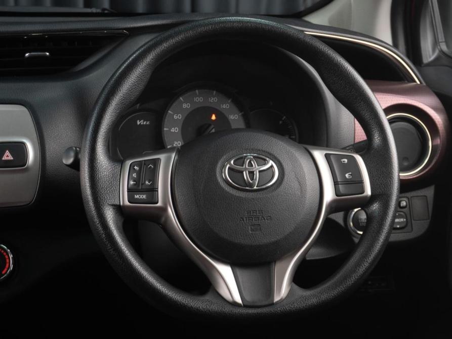 Toyota Vitz III (XP130) Рестайлинг Тюмень  - изображение 17