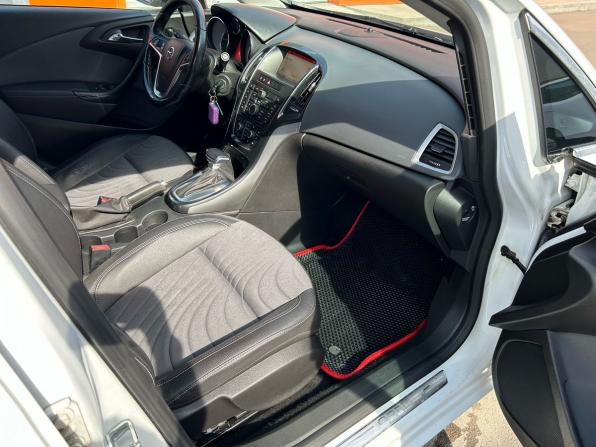 Opel Astra J Рестайлинг с пробегом 2015 года, цена 669 900 рублей, 195000 км, седан, Автокод Объявления