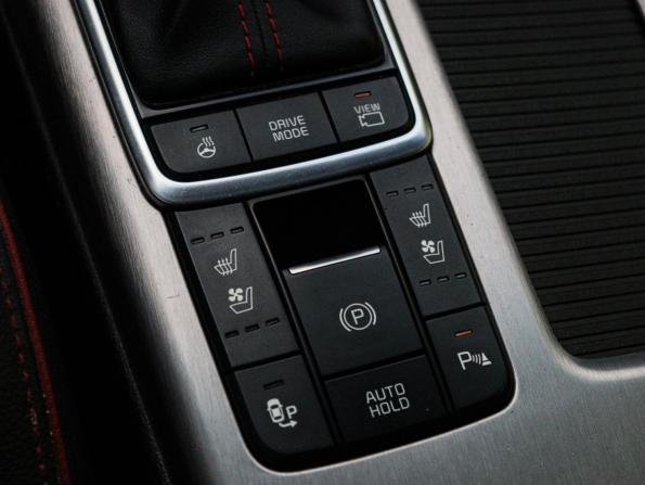 Kia Optima IV Рестайлинг с пробегом 2018 года, цена 1 850 000 рублей, 106354 км, седан, Автокод Объявления