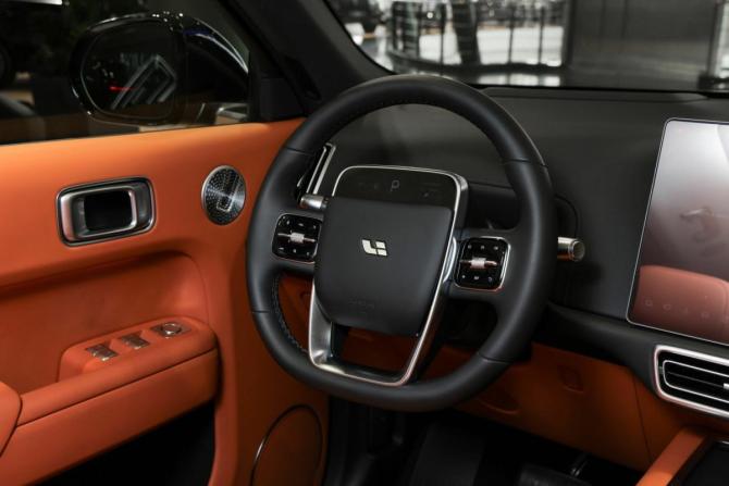 Новый Li Auto (Lixiang) L9 I Рестайлинг 2025 года, цена 11 990 000 рублей, внедорожник, Автокод Объявления