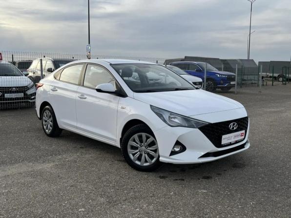 Hyundai Solaris II Рестайлинг с пробегом 2022 года, цена 1 573 000 рублей, 70001 км, седан, Автокод Объявления