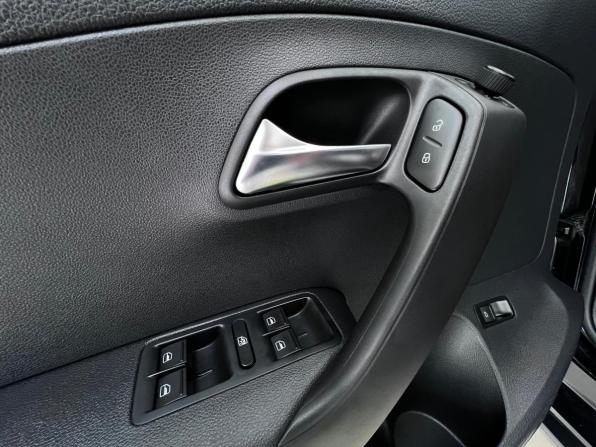 Volkswagen Polo V Рестайлинг с пробегом 2019 года, цена 1 630 000 рублей, 57888 км, седан, Автокод Объявления