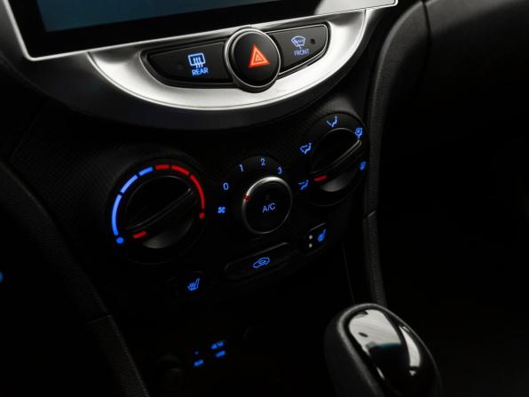 Hyundai Solaris I Рестайлинг с пробегом 2016 года, цена 980 000 рублей, 197384 км, хэтчбек, Автокод Объявления