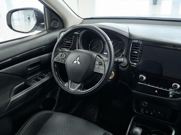 Mitsubishi Outlander III Рестайлинг 3 с пробегом 2021 года, цена 2 450 000 рублей, 96204 км, внедорожник, Автокод Объявления
