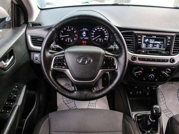 Hyundai Solaris II с пробегом 2018 года, цена 1 069 000 рублей, 162784 км, седан, Автокод Объявления