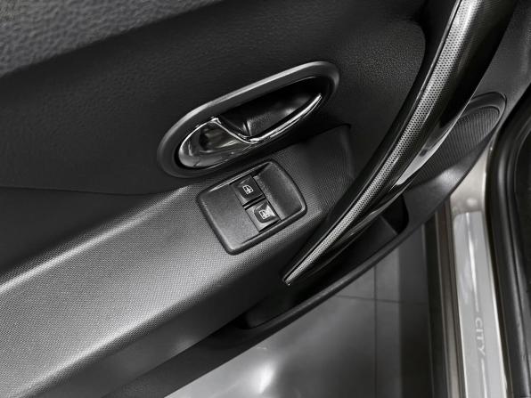 Renault Sandero II Рестайлинг с пробегом 2019 года, цена 1 070 000 рублей, 86131 км, хэтчбек, Автокод Объявления