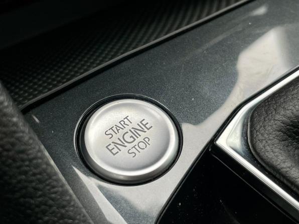 Volkswagen Tiguan II Рестайлинг с пробегом 2021 года, цена 2 270 000 рублей, 55300 км, внедорожник, Автокод Объявления