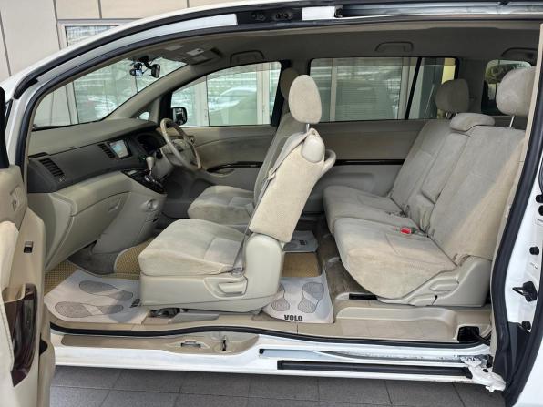 Toyota ISis I Рестайлинг с пробегом 2011 года, цена 999 000 рублей, 207143 км, минивэн, Автокод Объявления