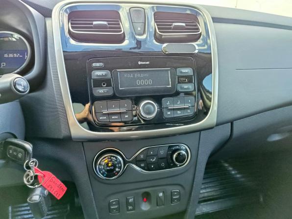 Renault Sandero II с пробегом 2017 года, цена 904 995 рублей, 163692 км, хэтчбек, Автокод Объявления