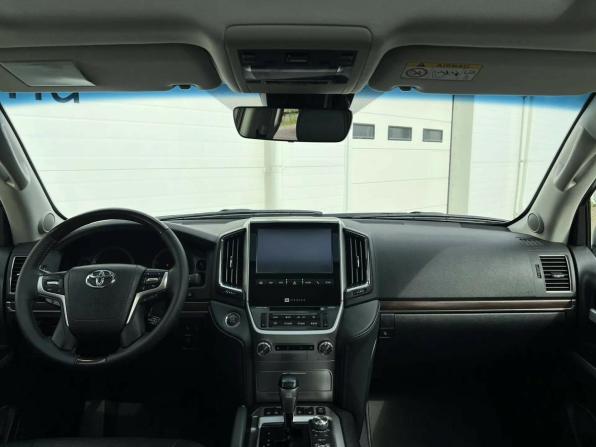 Toyota Land Cruiser 200 Series Рестайлинг 2 с пробегом 2018 года, цена 6 799 000 рублей, 190000 км, внедорожник, Автокод Объявления