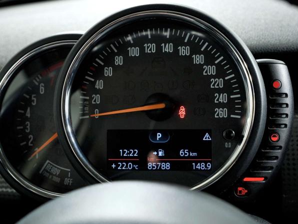 Mini Hatch III (F55/F56) с пробегом 2016 года, цена 1 468 000 рублей, 85786 км, хэтчбек, Автокод Объявления