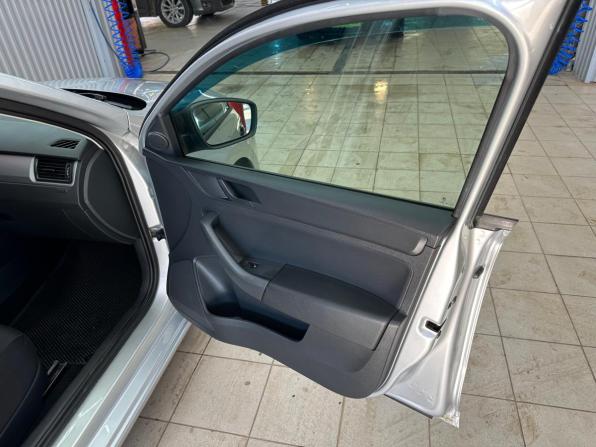 Skoda Rapid I с пробегом 2016 года, цена 990 000 рублей, 106000 км, лифтбек, Автокод Объявления