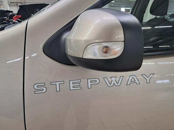 Renault Logan II Рестайлинг с пробегом 2019 года, цена 1 099 000 рублей, 83271 км, седан, Автокод Объявления