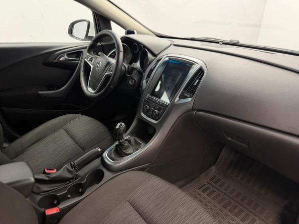 Opel Astra J Рестайлинг с пробегом 2014 года, цена 699 000 рублей, 160270 км, хэтчбек, Автокод Объявления