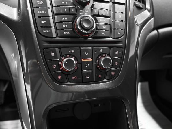 Opel Astra J Рестайлинг с пробегом 2013 года, цена 995 000 рублей, 121950 км, универсал, Автокод Объявления