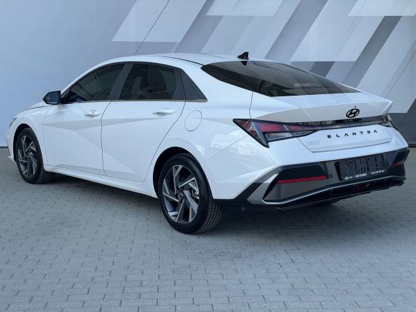 Hyundai Elantra VII (CN7) Рестайлинг с пробегом 2024 года, цена 2 770 000 рублей, 5926 км, седан, Автокод Объявления