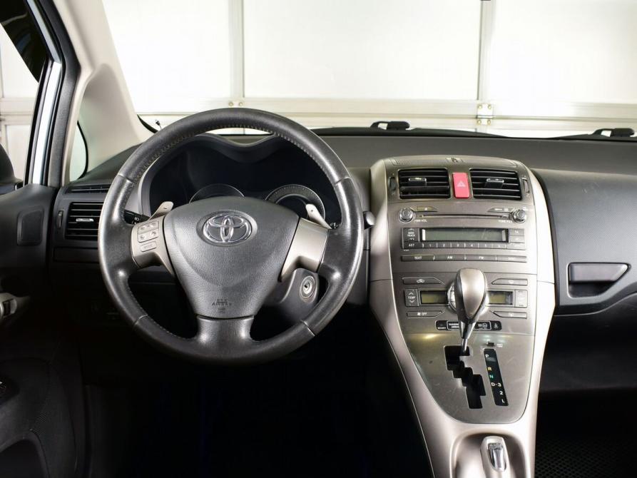 Toyota Auris I Кемерово  - изображение 9