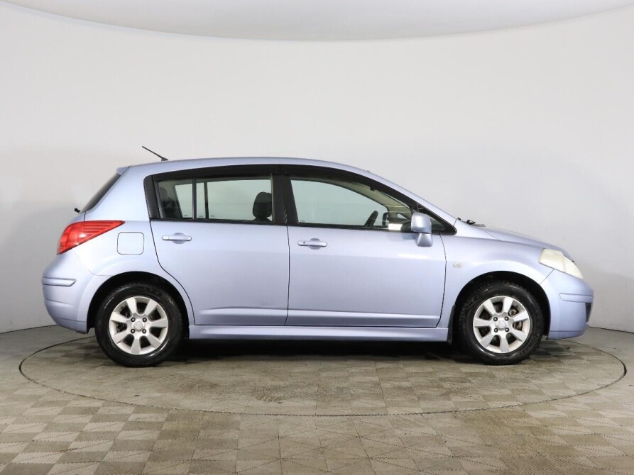 Nissan Tiida 2011