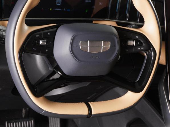 Geely Atlas II с пробегом 2023 года, цена 2 399 000 рублей, 73144 км, внедорожник, Автокод Объявления