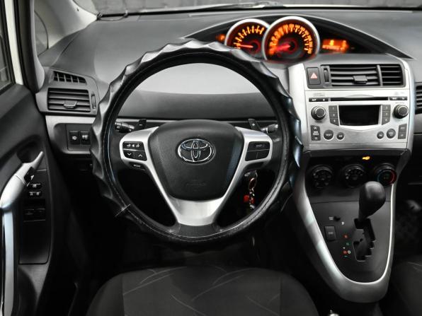 Toyota Verso I с пробегом 2011 года, цена 1 030 000 рублей, 210021 км, компактвэн, Автокод Объявления