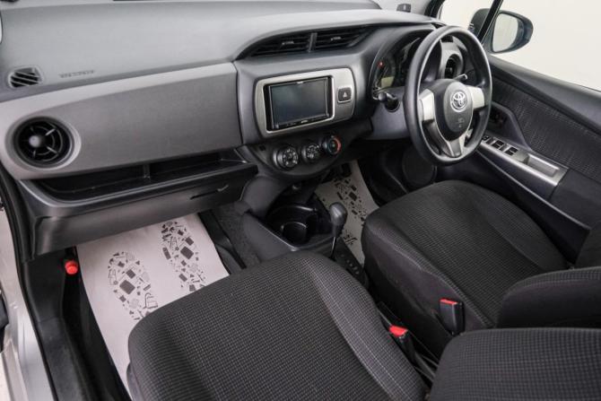 Toyota Vitz III (XP130) Рестайлинг с пробегом 2015 года, цена 899 000 рублей, 136780 км, хэтчбек, Автокод Объявления