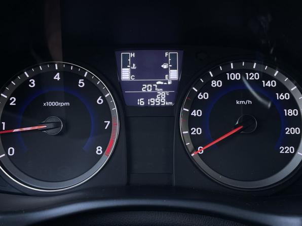 Hyundai Solaris I Рестайлинг с пробегом 2015 года, цена 1 010 000 рублей, 161998 км, седан, Автокод Объявления