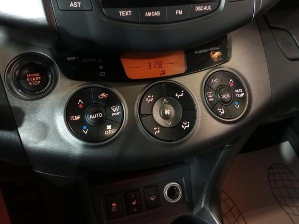 Toyota RAV4 III (XA30) Рестайлинг с пробегом 2012 года, цена 1 650 000 рублей, 131811 км, внедорожник, Автокод Объявления