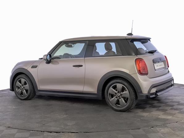 Mini Hatch III (F55/F56) Рестайлинг 2 с пробегом 2021 года, цена 2 335 000 рублей, 78539 км, хэтчбек, Автокод Объявления