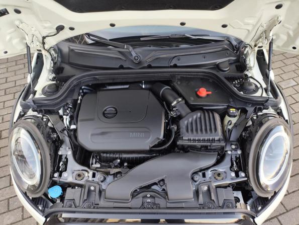 Mini Hatch III (F55/F56) Рестайлинг 2 с пробегом 2021 года, цена 2 799 000 рублей, 28400 км, хэтчбек, Автокод Объявления