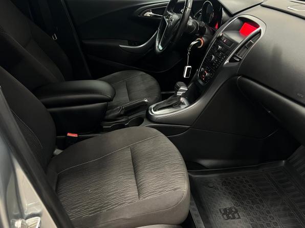 Opel Astra J Рестайлинг с пробегом 2013 года, цена 880 000 рублей, 129041 км, универсал, Автокод Объявления