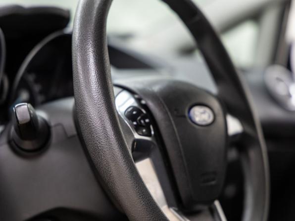 Ford Fiesta Mk6 Рестайлинг с пробегом 2015 года, цена 1 034 000 рублей, 46810 км, седан, Автокод Объявления
