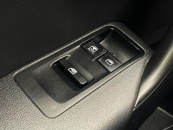 Volkswagen Polo V Рестайлинг с пробегом 2015 года, цена 977 000 рублей, 111947 км, седан, Автокод Объявления