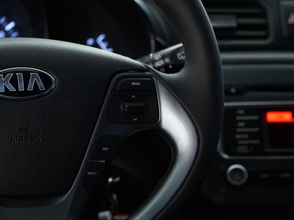 Kia Rio III Рестайлинг с пробегом 2015 года, цена 1 093 051 рубль, 126913 км, хэтчбек, Автокод Объявления
