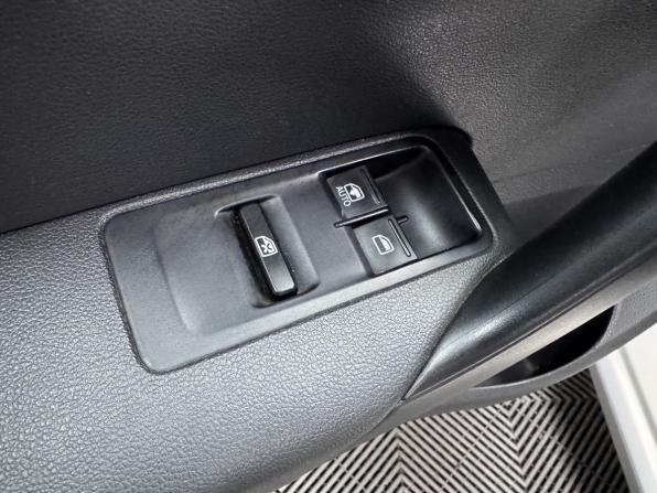 Volkswagen Polo V Рестайлинг с пробегом 2015 года, цена 1 050 000 рублей, 132521 км, седан, Автокод Объявления