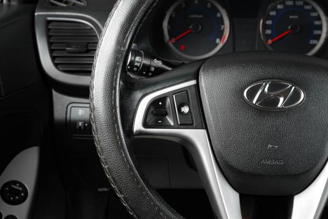 Hyundai Solaris I Рестайлинг с пробегом 2016 года, цена 1 329 000 рублей, 190000 км, седан, Автокод Объявления